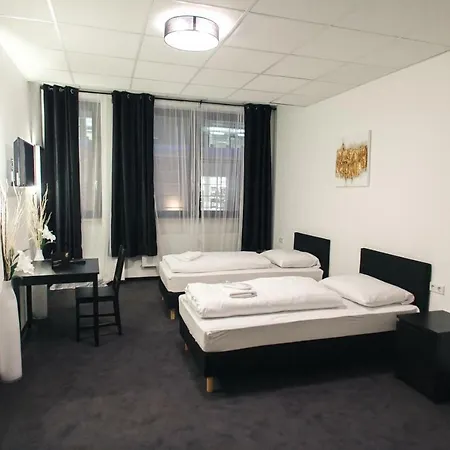 Huxx Aparthotel 3*