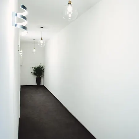 Huxx Aparthotel 3*