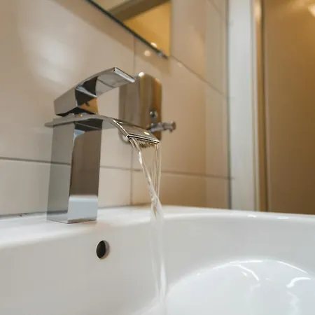 Huxx Aparthotel 3*